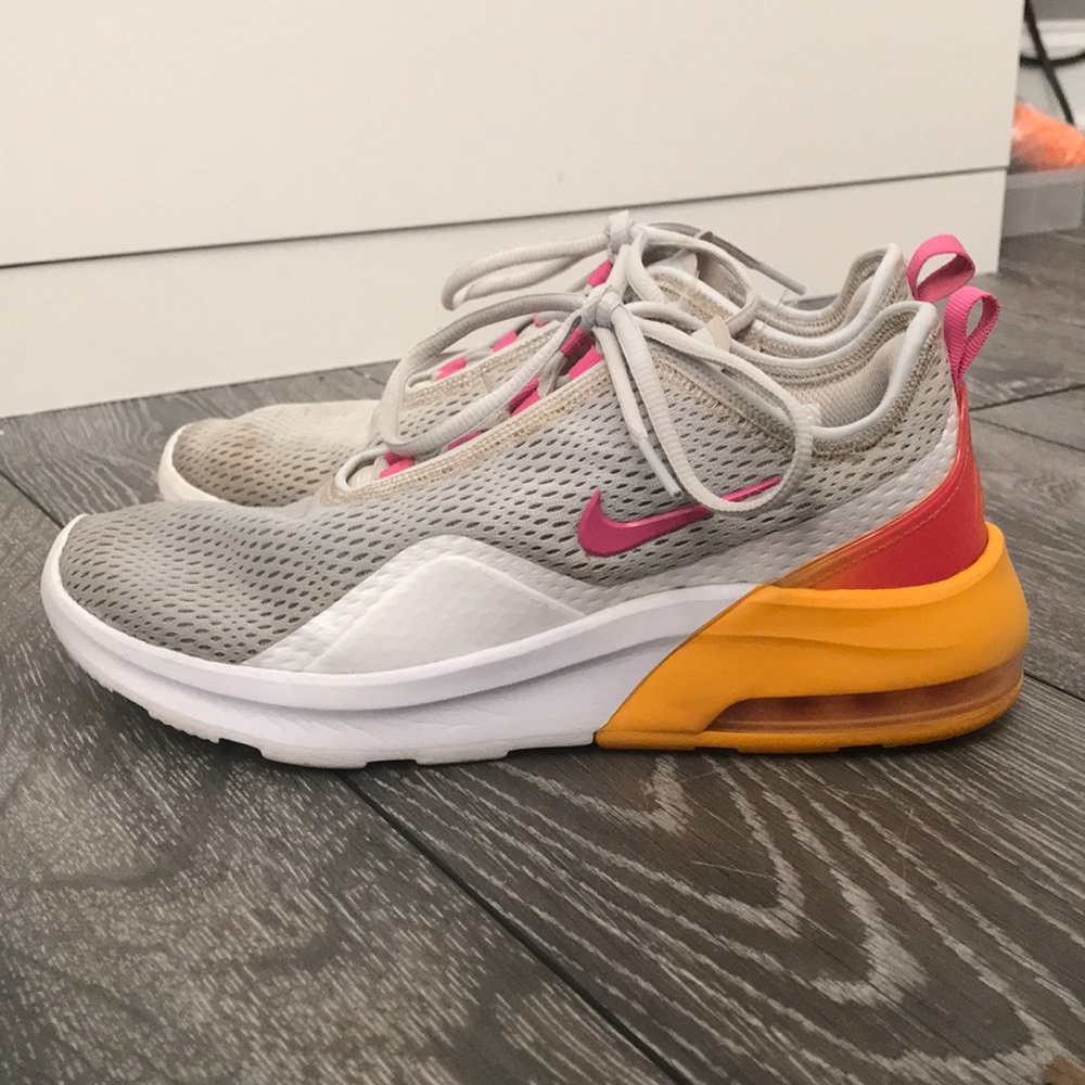 Nike air max motion 2 women’s sneaker